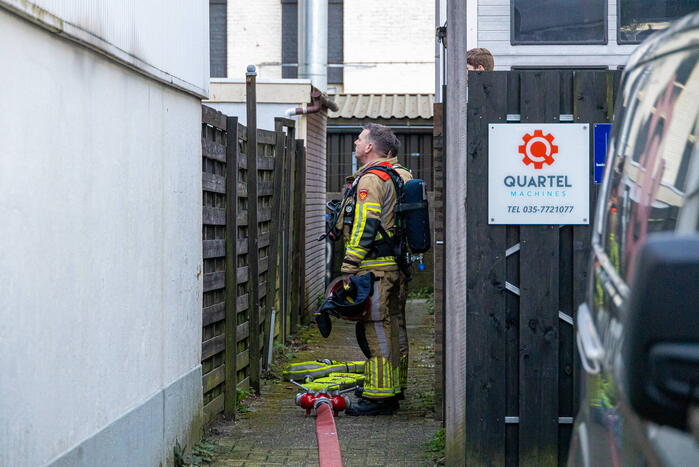 Brandweer redt hond bij woningbrand